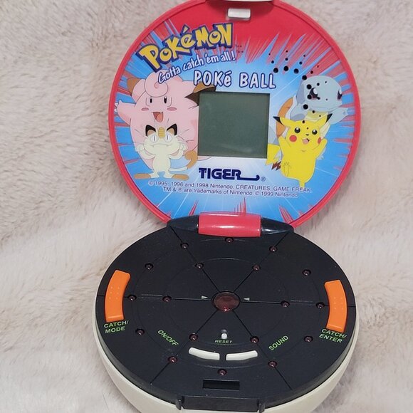 Vintage Tiger Electronics 1999 Pokemon Poke Ball Handheld LCD Game - Working - Picture 1 of 10